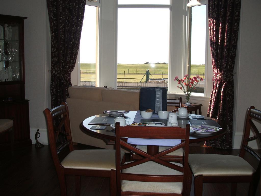 Linksview Guest House Carnoustie Exterior photo